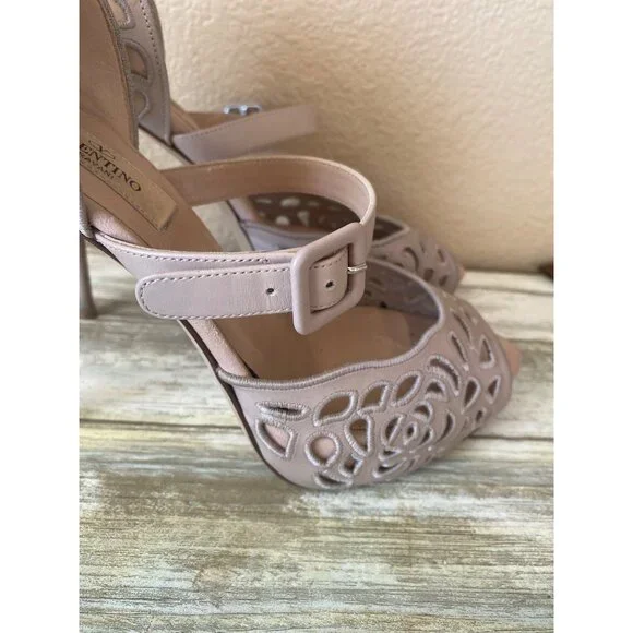Valentino Garavani Nude Laser Cut Mary Jane Peep Toe Heels Sz 37 Made in Italy - Picture 14 of 14